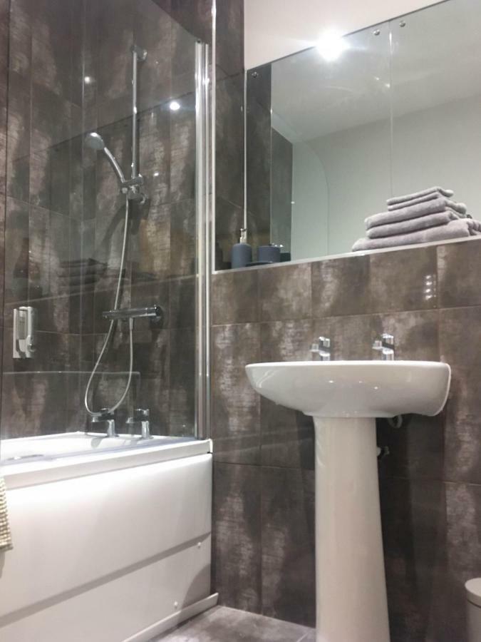 Luxury 1 Bed Apartment In City Centre With Parking 切斯特 外观 照片