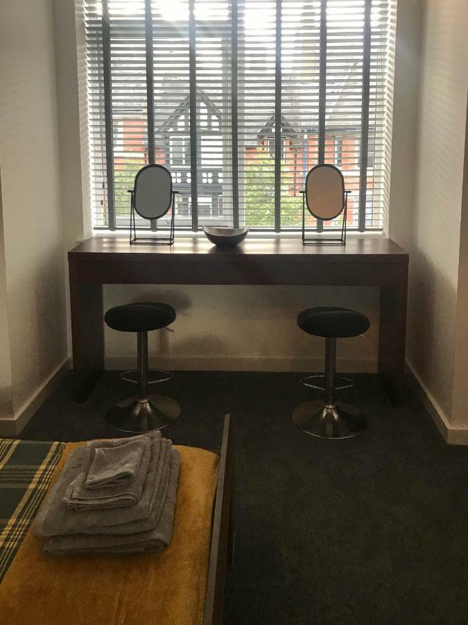 Luxury 1 Bed Apartment In City Centre With Parking 切斯特 外观 照片