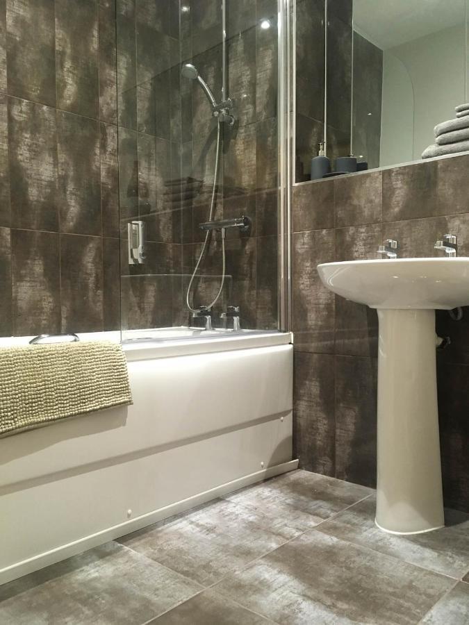 Luxury 1 Bed Apartment In City Centre With Parking 切斯特 外观 照片