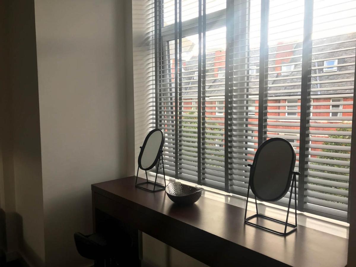 Luxury 1 Bed Apartment In City Centre With Parking 切斯特 外观 照片