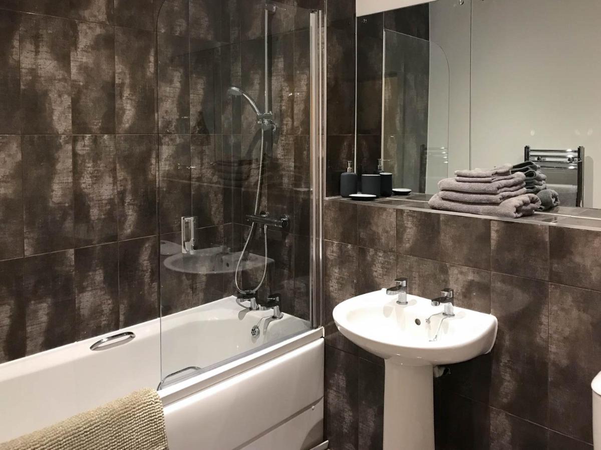 Luxury 1 Bed Apartment In City Centre With Parking 切斯特 外观 照片